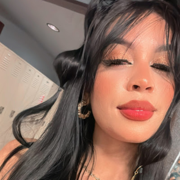 Meet your Posher, Yusmidey - Picture 1 of 1